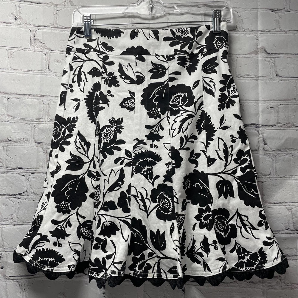 CAbi Black And White Floral Skirt Scalloped Hem Size 4